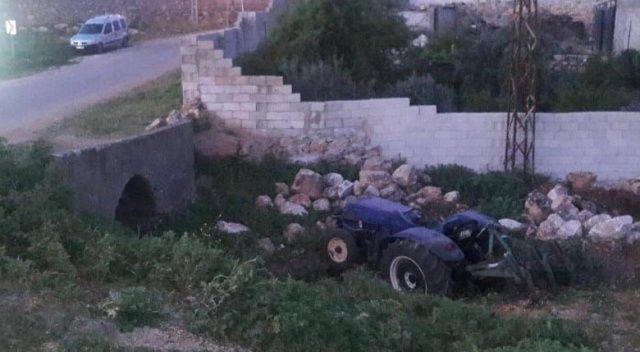 Gaziantep&#039;te traktör şarampole yuvarlandı: 1 ölü