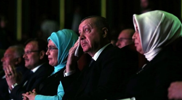 Erdoğan, Roman Buluşması&#039;nda gözyaşlarını tutamadı
