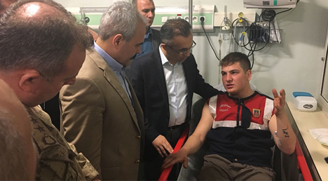 Karabük Valisi uçuruma yuvarlanan cezaevi aracındaki yaralananları ziyaret etti