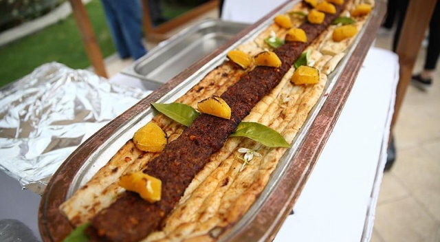 Karnavala özel &#039;portakallı&#039; Adana kebabı