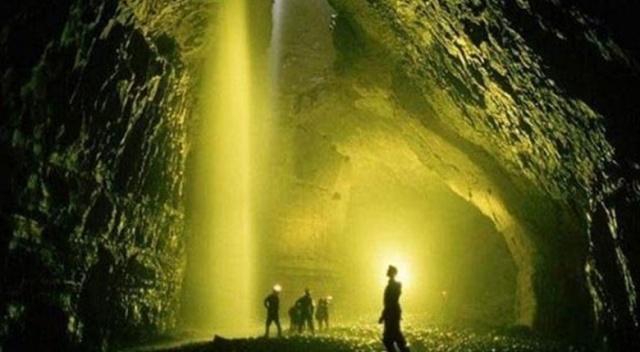 Rusya dünyanın en derin mağarasına indi!
