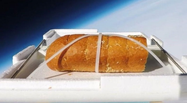 Uzaydan gelen ekmeğin tadını test ettiler