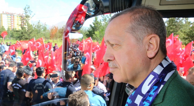 Cumhurbaşkanı Erdoğan: Yastık altındaki paranızı TL&#039;ye yatırın