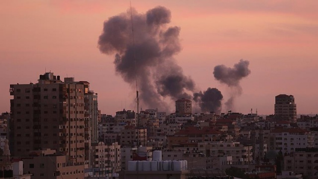 İsrail, Gazze&#039;yi vurdu