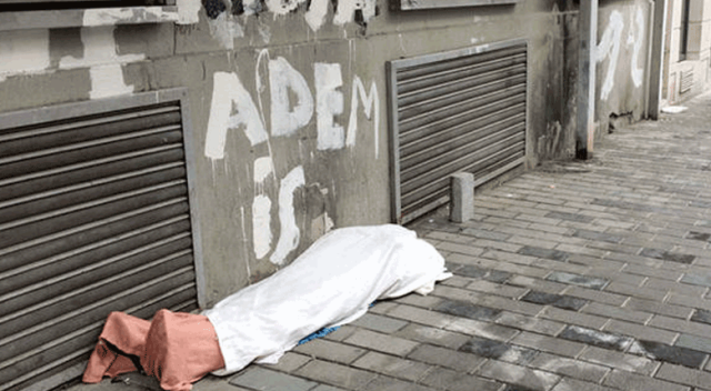 İstanbul&#039;un göbeğinde ibretlik görüntü: Bu ceset değil