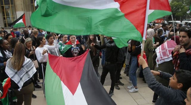 İtalya&#039;da ABD Büyükelçiliği önünde Filistin protestosu