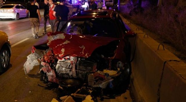 İzmir&#039;de feci kaza: 5 yaralı var
