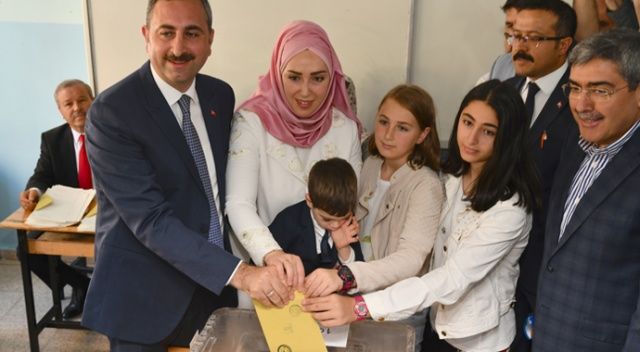 Adalet Bakanı Gül&#039;ün oy kullandığı sandıktan Erdoğan çıktı