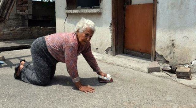 Adana&#039;da yaşlı kadının emekli maaşı habersizce çekildi