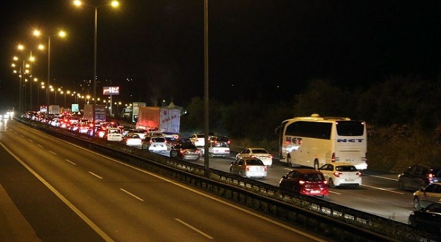 Bayram öncesi İstanbul çıkışında yoğun trafik