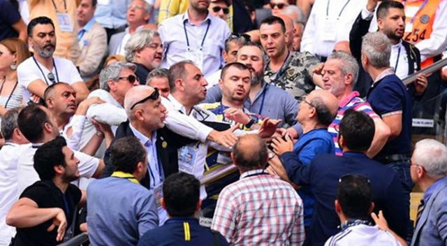 Fenerbahçe kongresinde büyük kavga