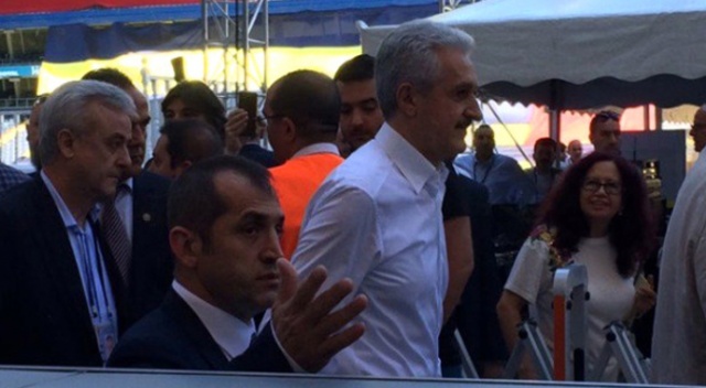 Fenerbahçe taraftarından Aydınlar&#039;a protesto