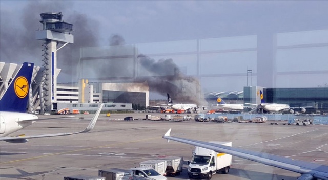 Frankfurt Havalimanı&#039;nda bir uçakta yangın çıktı