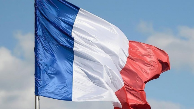 Fransa&#039;da Müslümanları hedef alan karar iptal edildi