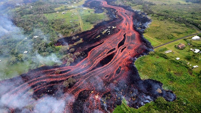 Hawaii&#039;de lavlar 117 evi yok etti