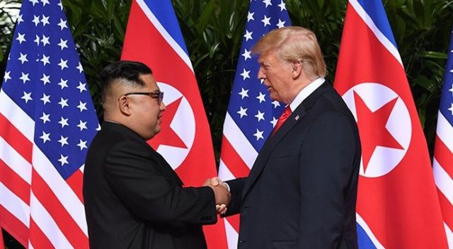 Trump ve Kim, Singapur&#039;da buluştu