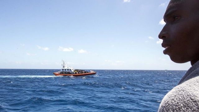 Libya açıklarında 301 göçmen kurtarıldı
