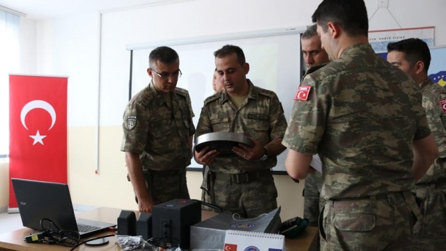Türk askerinden Kosova&#039;da eğitime destek
