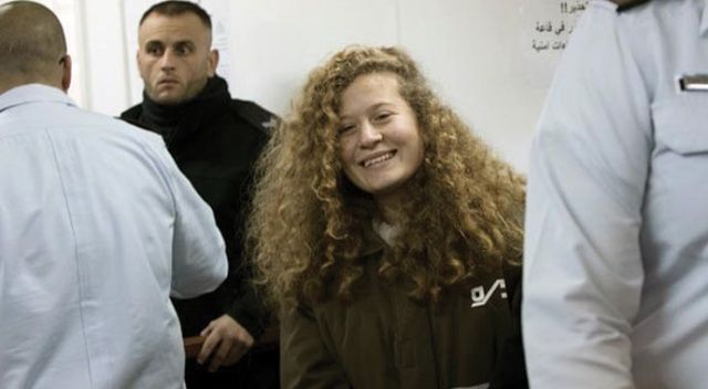 Filistinli cesur kız Ahed Temimi, 8 ay sonra serbest bırakıldı