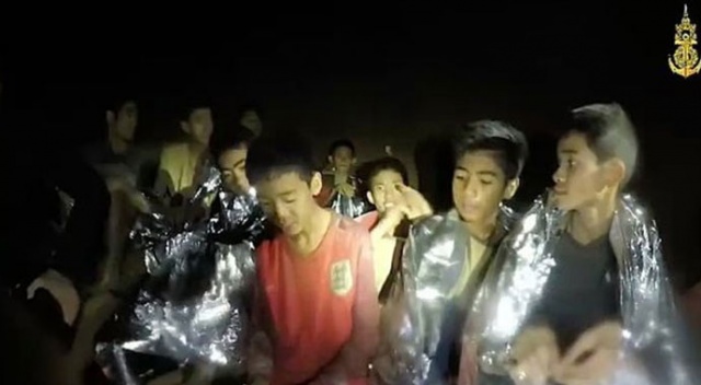 Tayland&#039;da mağarada mahsur kalan 12 çocuk kurtarıldı!