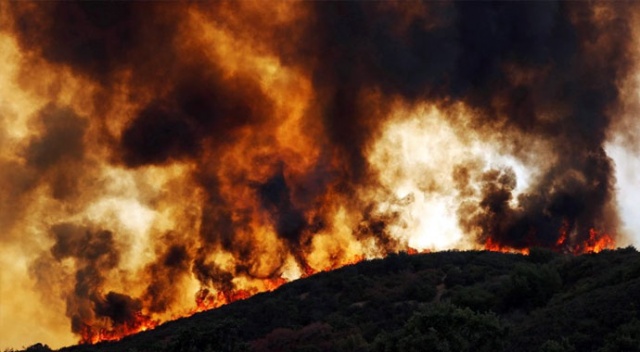 Californiya&#039;da yangın devam ediyor: 14 bin kişi için tahliye