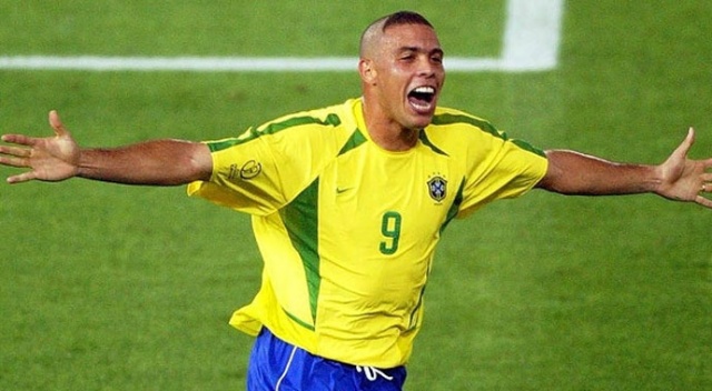 Efsane futbolcu Ronaldo hastaneye kaldırıldı