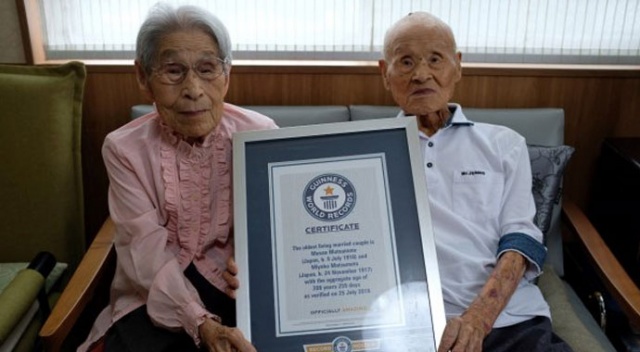 Dünyanın en yaşlı çiftinin yaş toplamı şaşırttı