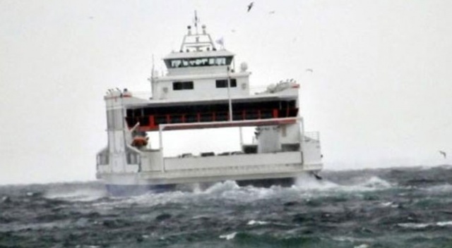 Marmara&#039;da fırtına deniz ulaşımını aksatıyor: Deniz otobüsü seferleri iptal edildi