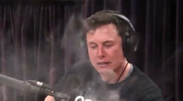Tesla&#039;nın CEO&#039;su Elon Musk, canlı yayında uyuşturucu kullandı