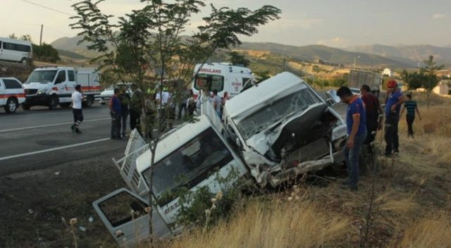 Tunceli-Elazığ karayolunda feci kaza! 3’ü çocuk  20 kişi yaralandı...