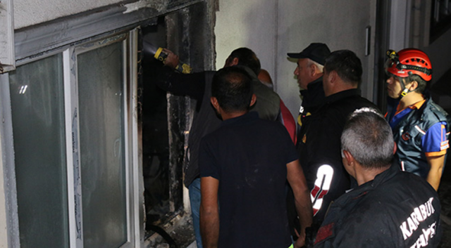 5 katlı apartmanda yangın: 18 kişi hastaneye kaldırıldı