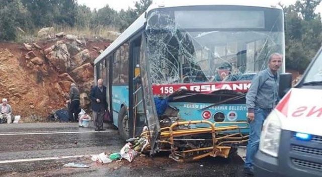 Belediye otobüsü kayalıklara çarptı, 20 kişi yaralandı