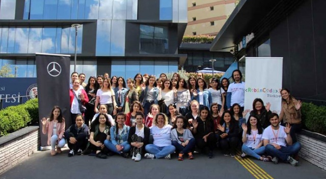 Mercedes-Benz Türk, 11 Ekim Dünya Kız Çocukları Günü’nü kutluyor