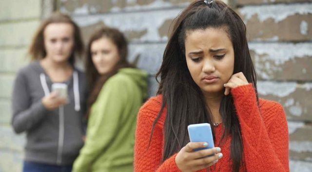 Uzmanlar sosyal medya kullanan gençleri uyardı