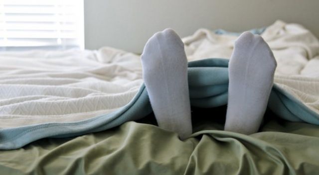 Uzmanlar uyarıyor, sakın çorapla uyumayın!