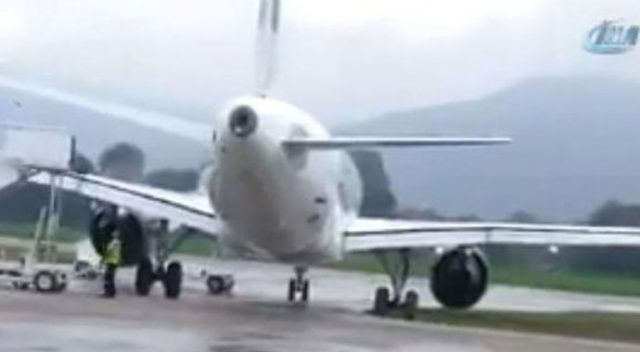 Zonguldak&#039;ta bir yolcu uçağı pistten çıktı! Yolcular tahliye edildi