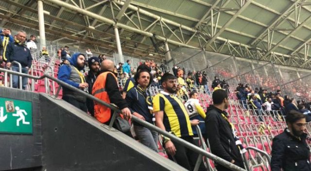Fenerbahçeli taraftarlar stadı terk etti