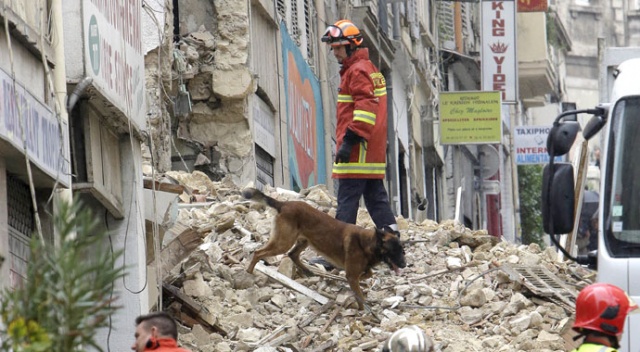 Fransa&#039;da 4 katlı iki bina çöktü: 10 kişi kayıp