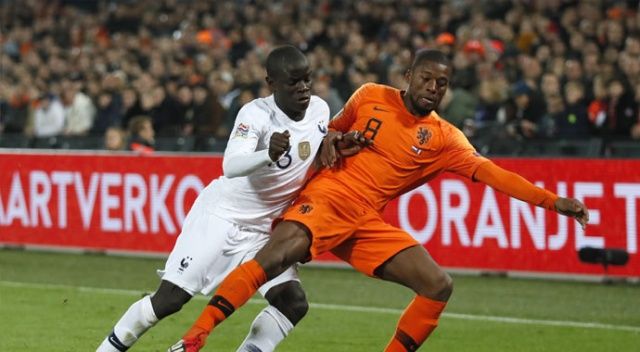 Hollanda, Fransa&#039;yı 2 golle geçti