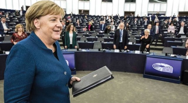Merkel&#039;den &#039;Avrupa ordusu&#039;na yeşil ışık!