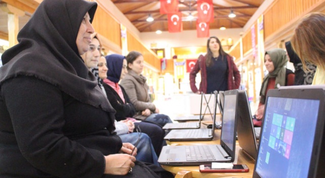 Türk Telekom’dan kadın esnafa internet eğitimi