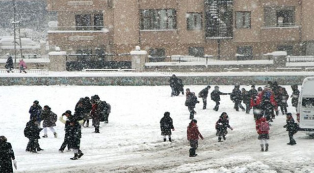 Bitlis&#039;te kar yağışı nedeniyle okullar 1 gün tatil edildi