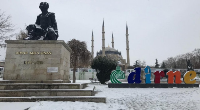 Edirne&#039;yi kar kapladı