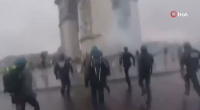 Fransa&#039;da gösterilerin şiddeti polis kamerasında