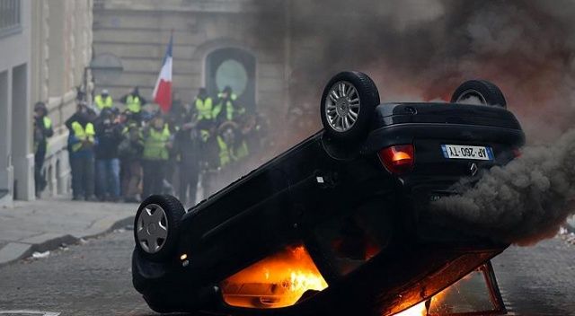 Fransa&#039;da protestoların bilançosu ağır oldu