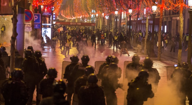 Fransa polisi sarı yeleklilere orantısız şiddet uygulamaya devam ediyor