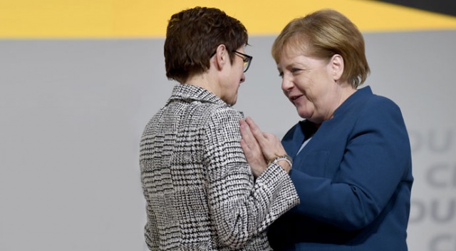 Merkel&#039;in yerine gelen isim belli oldu! Karrenbauer, CDU&#039;nun yeni başkanı oldu