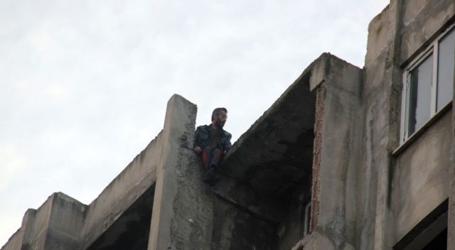 Samsun&#039;da adliye karşısında 8. katta intihar girişimi