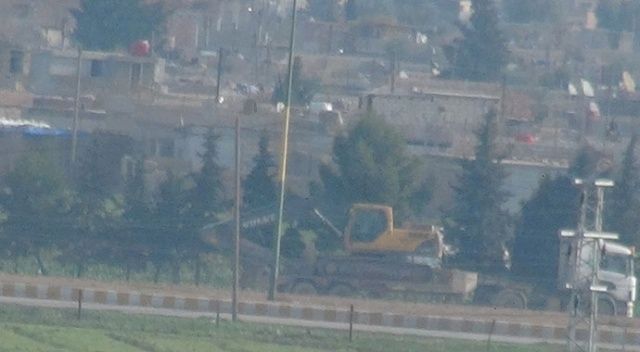 Terör örgütü PKK/YPG Kamışlı&#039;da hendek kazıyor