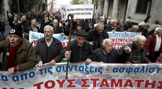 Yunanistan’da emeklilerden maaş protestosu